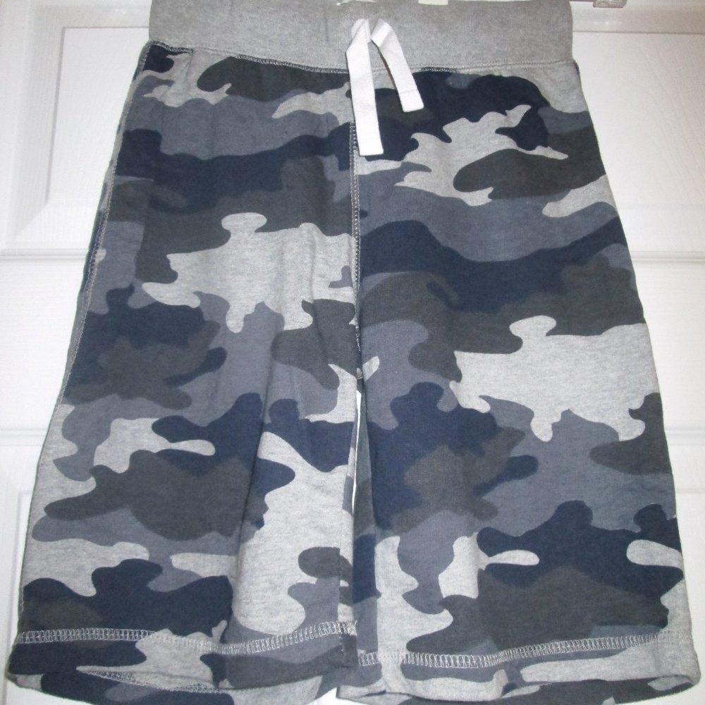 Children's Place Two Pairs Of Camo Shorts Sz S (6)